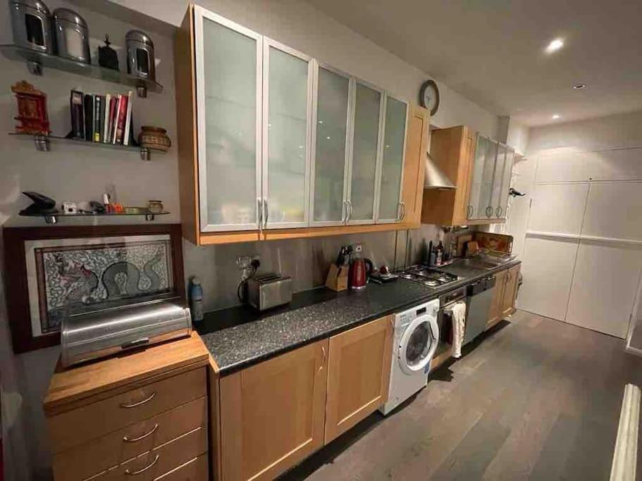 Large Studio Flat In Kensington Лондон Экстерьер фото