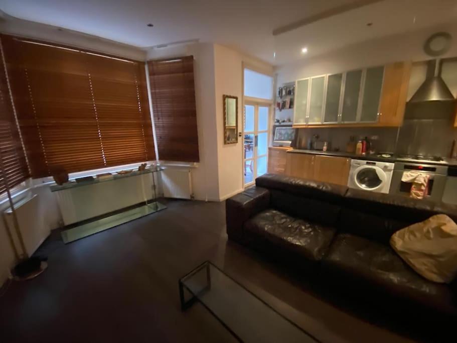 Large Studio Flat In Kensington Лондон Экстерьер фото